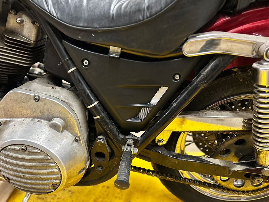 Juego de cubiertas laterales con marco ventilado para Harley-Davidson FXR 1982-1994