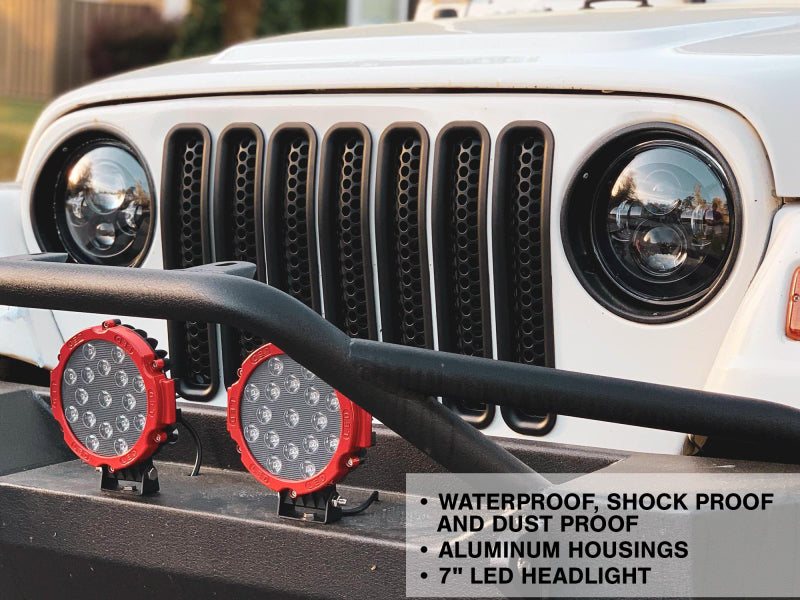 Raxiom 97–18 Jeep Wrangler TJ/JK Axial Series LED Daymaker-Scheinwerfer – schwarzes Gehäuse (klare Linse)