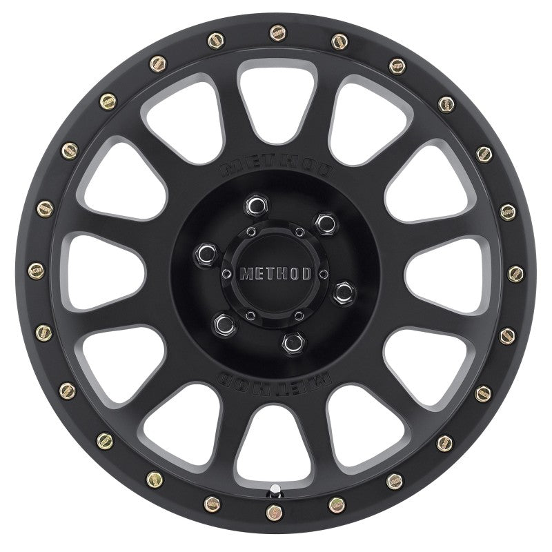 Method MR305 NV 18 x 9,0 mm Offset 6 x 5,5 108 mm CB Mattschwarzes Rad