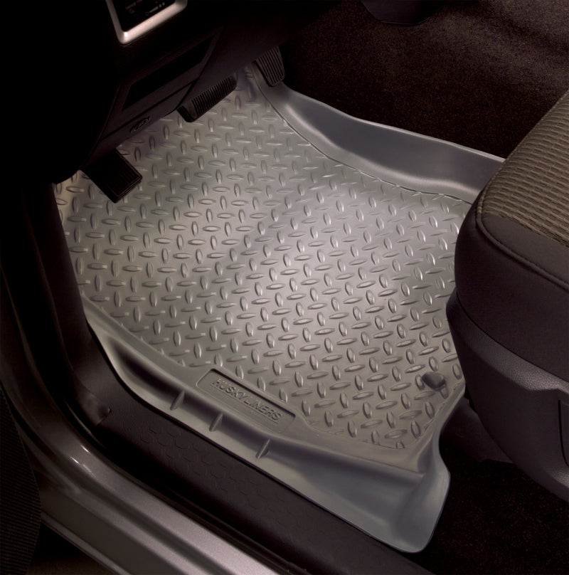 Revestimientos para piso de la segunda fila de estilo clásico de Toyota Sequoia 01-06 de Husky Liners en color tostado (unidad de una pieza)