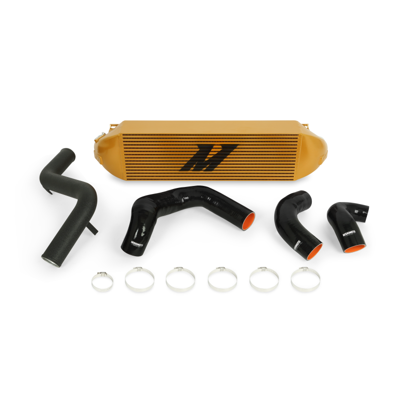 Mishimoto 2013+ Ford Focus ST Gold-Ladeluftkühler mit schwarzen Rohren