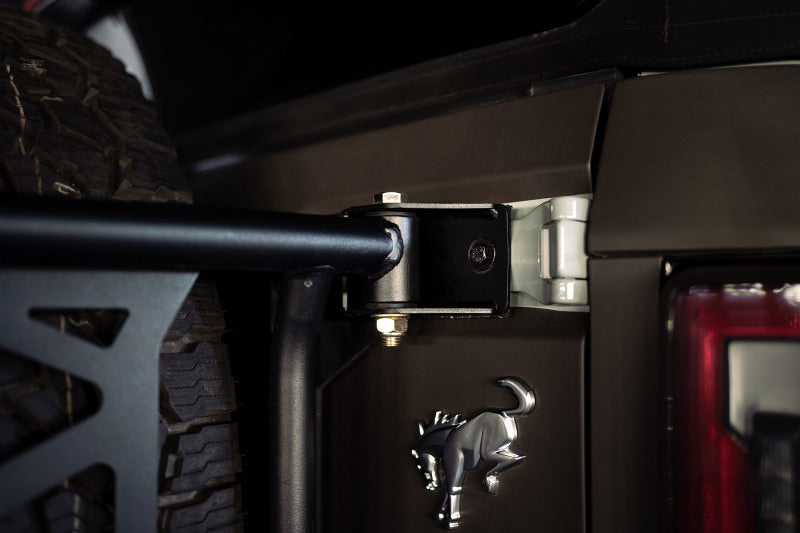 DV8 Offroad 21-23 Ford Bronco Reserveradschutz und Zubehörhalterung