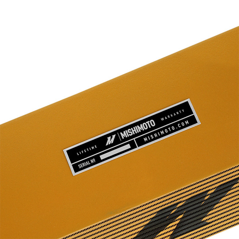 Mishimoto 2013+ Ford Focus ST Gold-Ladeluftkühler mit schwarzen Rohren
