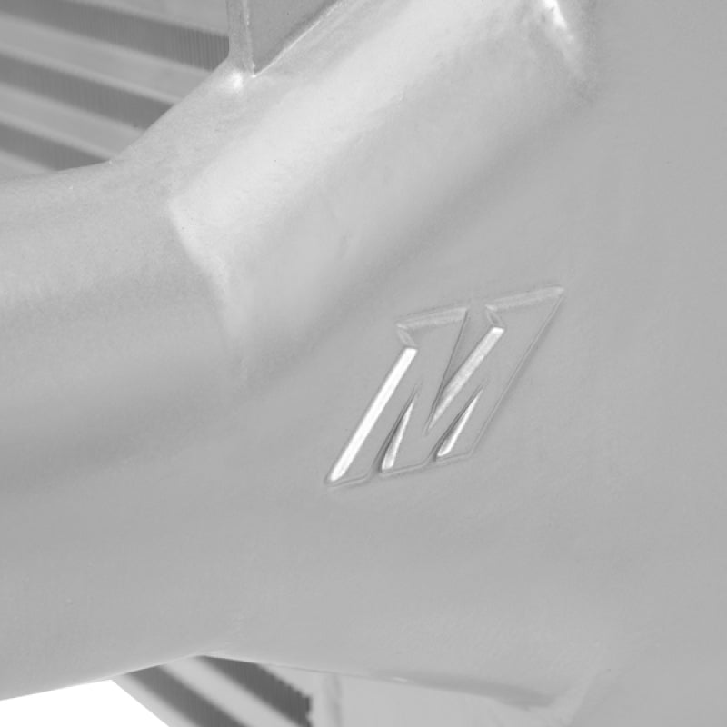 Mishimoto 01–05 Chevrolet 6.6L Duramax Ladeluftkühler (Silber)